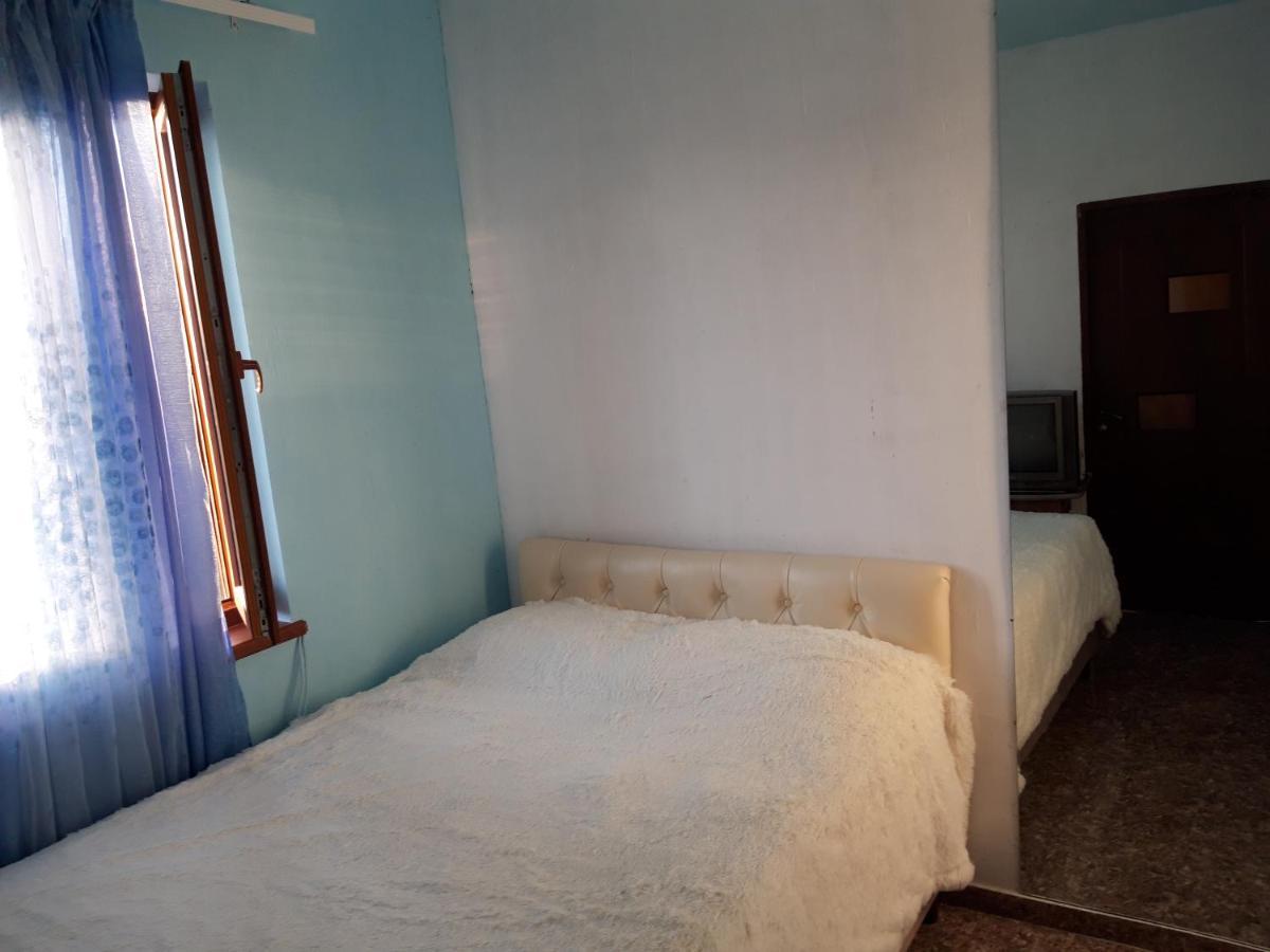 Sam'S Place, Tours With Sam Γιερεβάν Εξωτερικό φωτογραφία